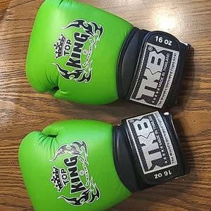 Top King Boxing 16oz gloves